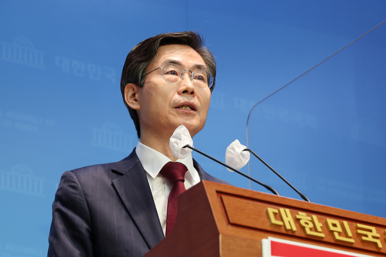 조경태 국민의힘 의원이 16일 오전 국회 소통관에서 기자회견을 열고 당 대표 출마선언을 하고 있다. 연합뉴스