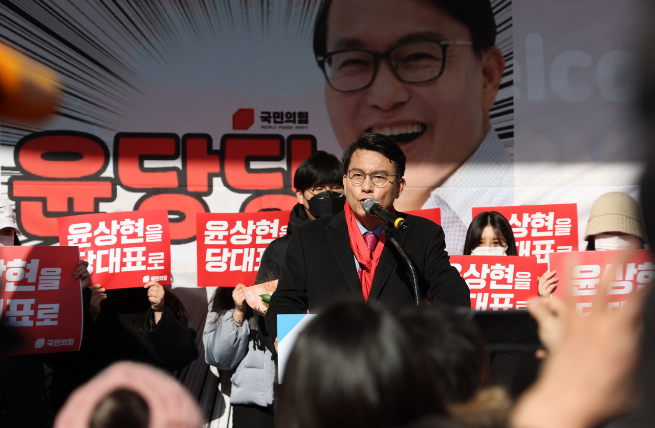 국민의힘 당권 주자인 윤상현 의원이 17일 대구 서문시장에서 열린 자신의 지지선언식에서 발언하고 있다. 대구경북 자유우파 등 12개 시민단체는 이날 윤 의원에 대한 지지선언을 했다. [연합]
