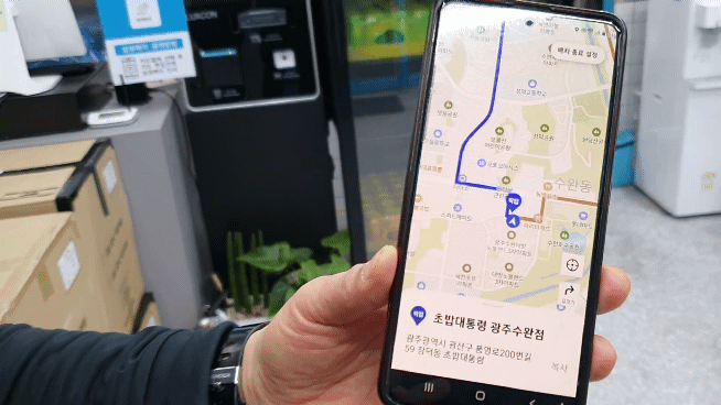 배달대행은 동선, 이동거리 등 시간이 생명이다. 라이더들은 수시로 네비게인션을 살피며 최적거리를 계산해야 한다. 서인주 기자