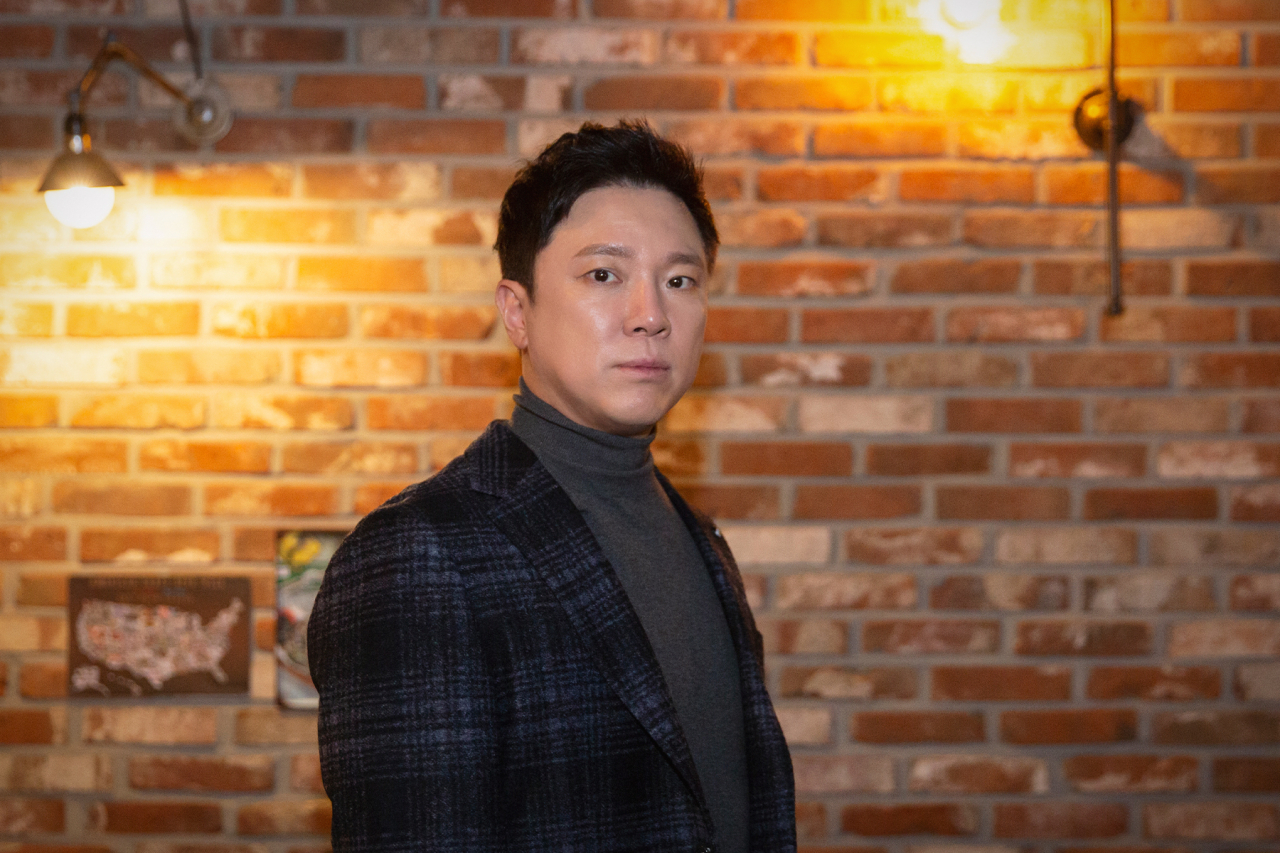 14년간 안중근으로 살아온 배우 정성화는 결연하고 강인한 애국지사 안중근의 모습을 그린다. [에이콤 제공]