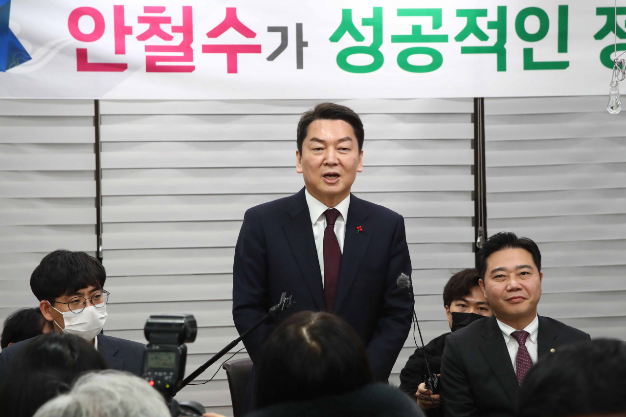 국민의힘 당권주자인 안철수 의원이 24일 서울 여의도 한 식당에서 열린 북한 이탈주민 간담회에서 발언하고 있다. [연합]