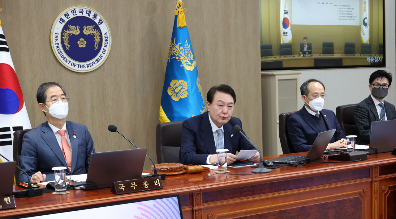 윤석열 대통령이 25일 서울 용산 대통령실 청사에서 열린 국무회의에서 발언하고 있다. [연합]