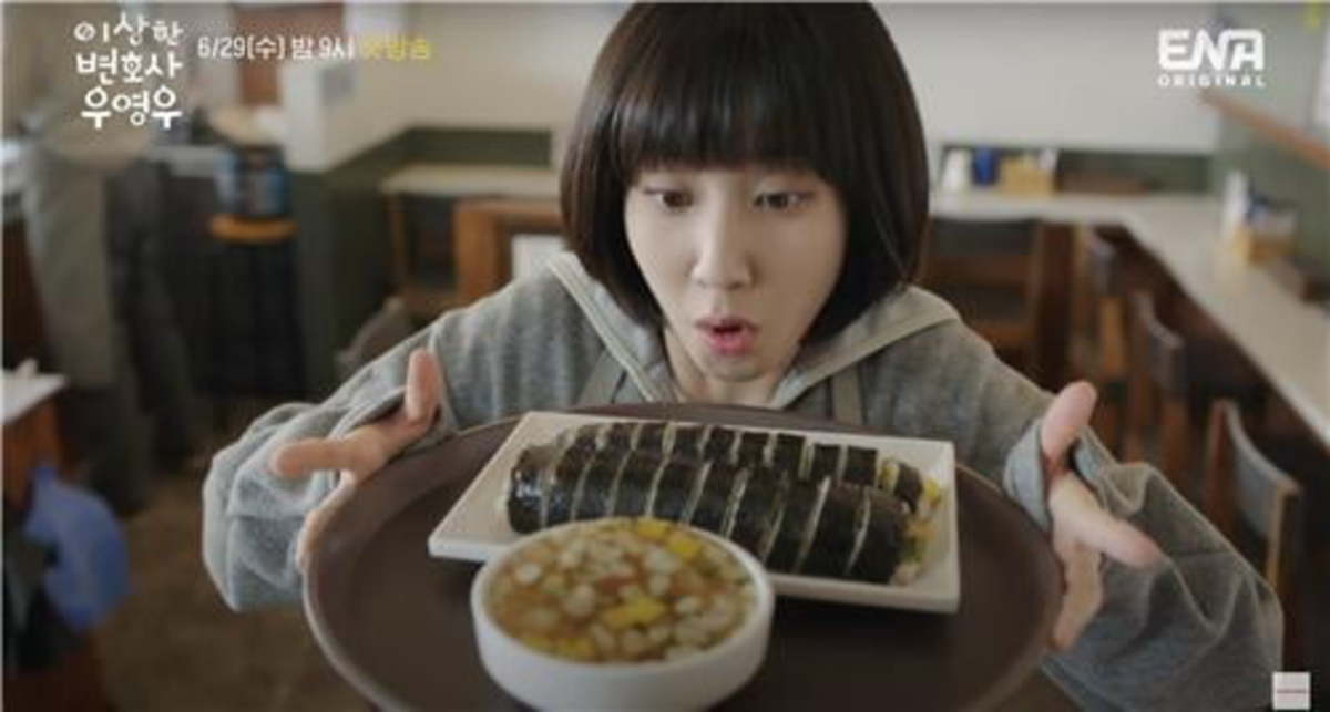 Woo Young-woo, the protagonist of Netflix's “Extraordinary Attorney Woo,” eats gimbap made by her father. (Netflix)