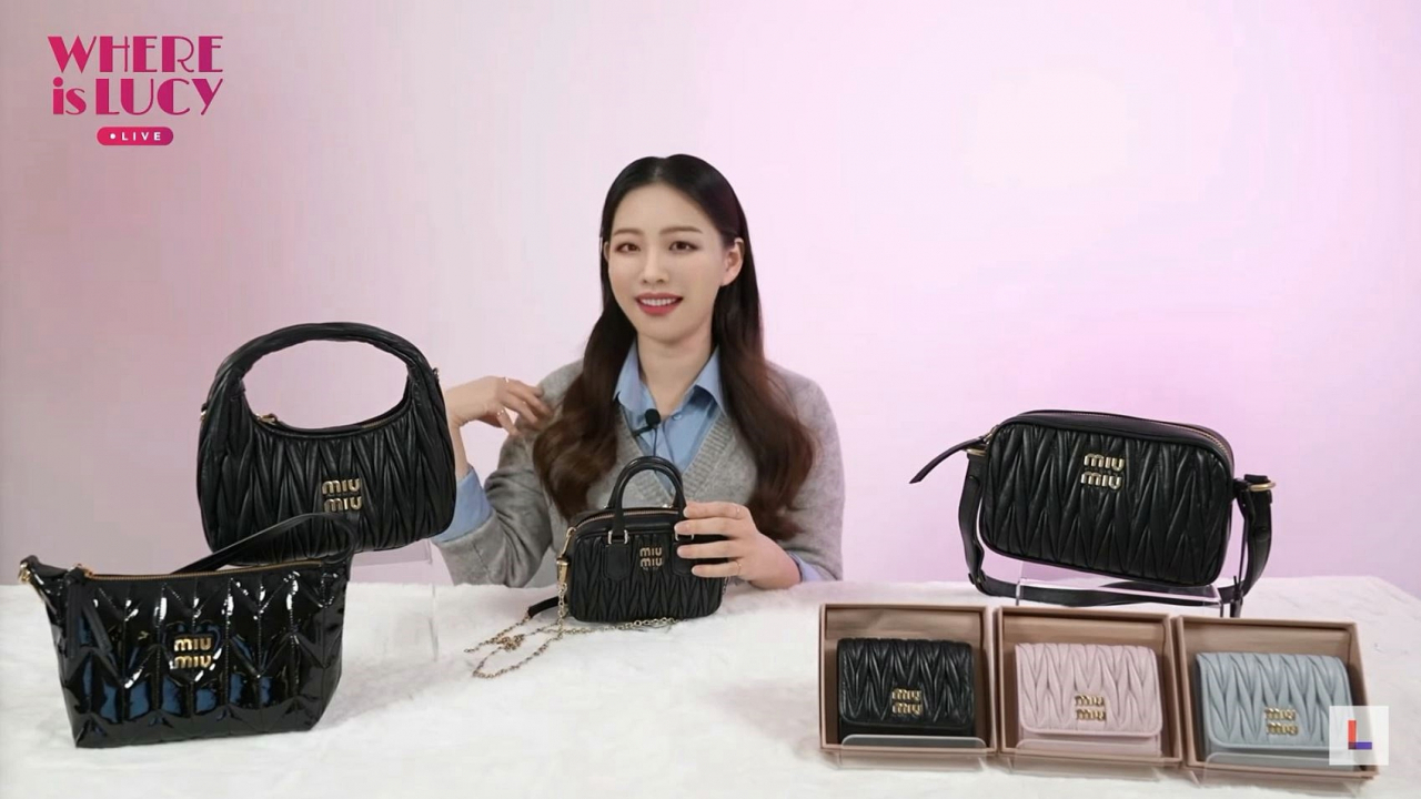 지난달 첫 라이브 커머스 방송을 진행한 첫 가상인간 루시. [롯데홈쇼핑 제공]