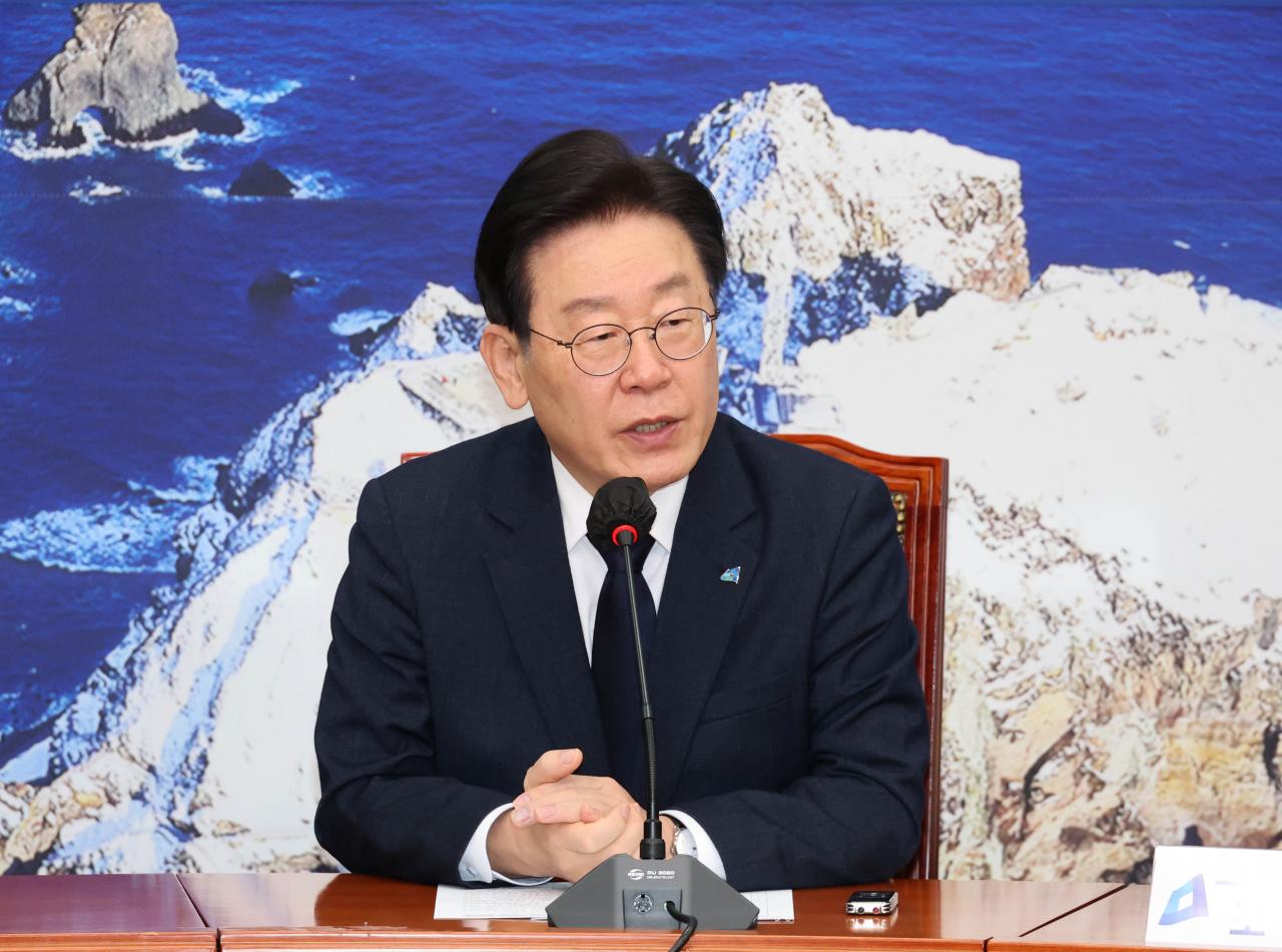 이재명 더불어민주당 대표가 26일 국회에서 열린 난방비 폭탄 민주당 지방정부·의회 긴급 대책회의에서 발언하고 있다. [연합]