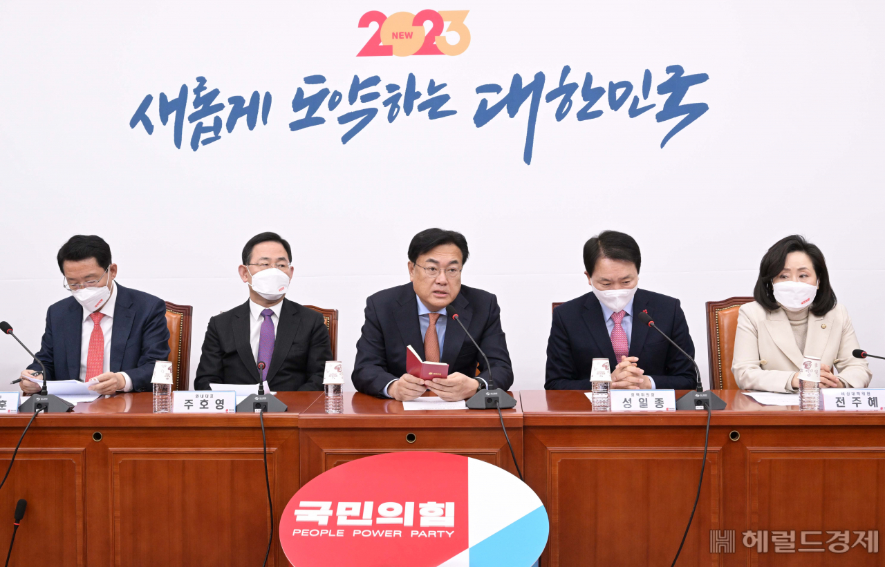 국민의힘 정진석 비상대책위원장이 26일 오전 서울 여의도국회에서 열린 비상대책위원회의에 참석해 모두발언을 하고 있다. 이상섭 기자