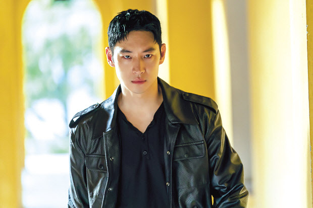 ‘모범택시2’ 마무리 촬영중인 이제훈은 “시즌1 때보다 더 좋은 모습 보여드리도록 많이 노력했다”고 말했다.