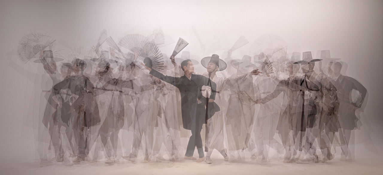 “Joseon era seonbi’s ‘hanryangmu’ as danced by millennials and Generation Z” (Park Hae-mook / The Korea Herald)