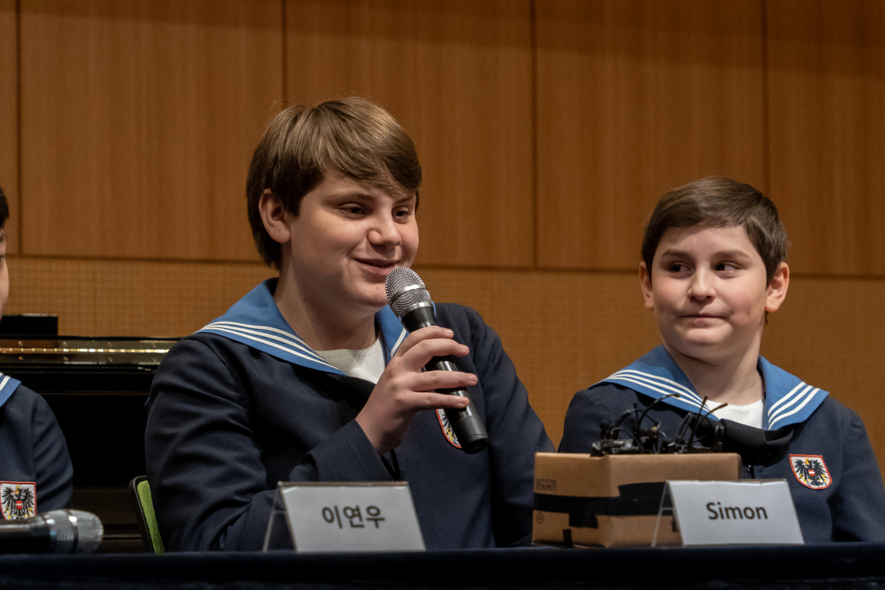 2019년 빈 소년합창단에 입단, 올해로 두 번째 한국 공연을 하게 된 오스트리아 출신 시몬 군와 마티아스 군(왼쪽부터). [크레디아 제공]