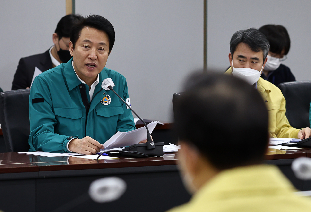 오세훈 서울시장이 27일 오전 서울시청에서 열린 한파 대응 시·자치구 구청장 회의에서 발언하고 있다. [연합]