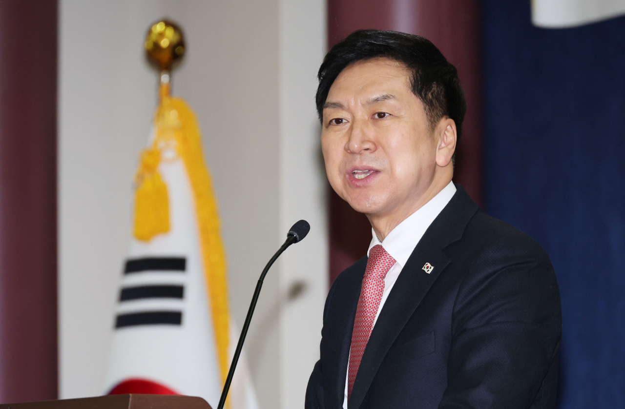 국민의힘 당권 주자인 김기현 의원이 25일 오후 서울 여의도 국회 의원회관에서 열린 지속발전 가능한 폐기물 매립 및 친환경적 활용방안 토론회에서 축사를 하고 있다. [연합]
