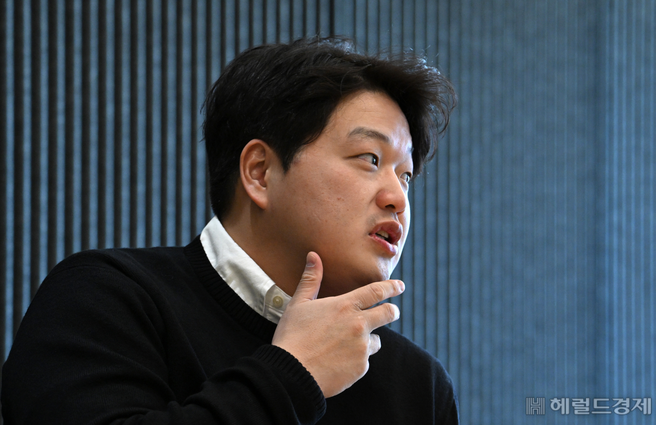 김태훈 뱅크샐러드 대표가 25일 서울 영등포구 여의도 파크원타워 뱅크샐러드 본사에서 헤럴드경제와 인터뷰를 하고 있다. 임세준 기자