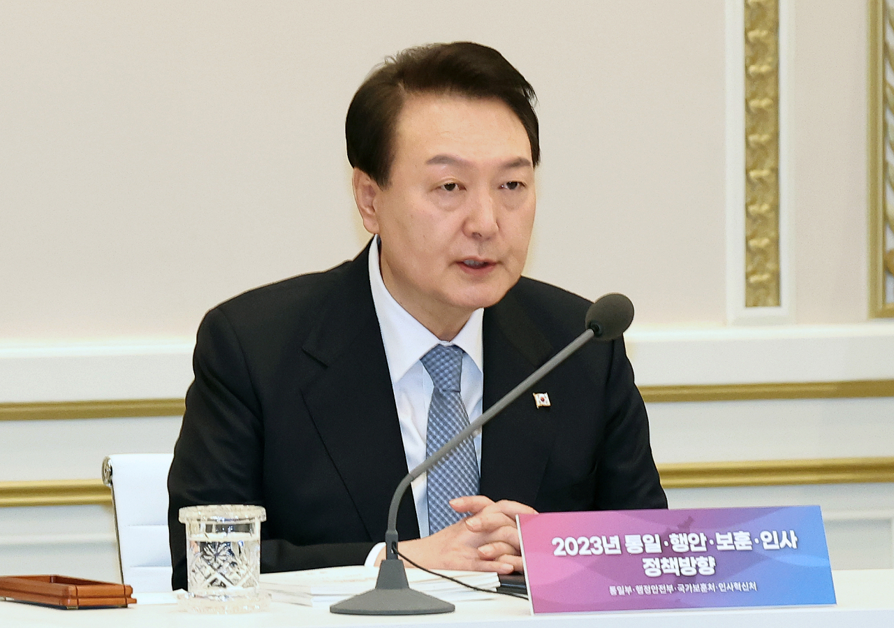 윤석열 대통령이 27일 청와대 영빈관에서 열린 통일부·행정안전부·국가보훈처·인사혁신처 업무보고에서 발언하고 있다. [연합]
