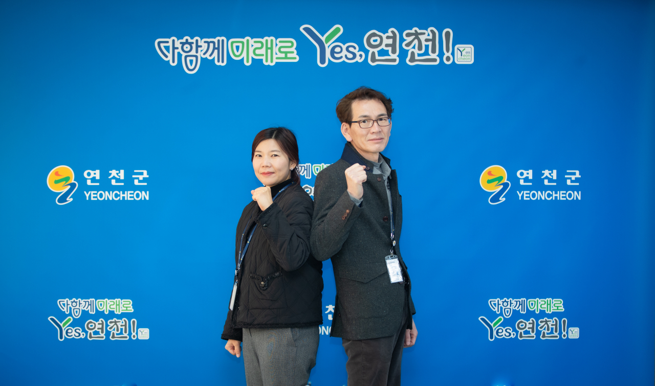 연천군 우수공무원 박은애(왼쪽) 주무관, 이승윤 팀장