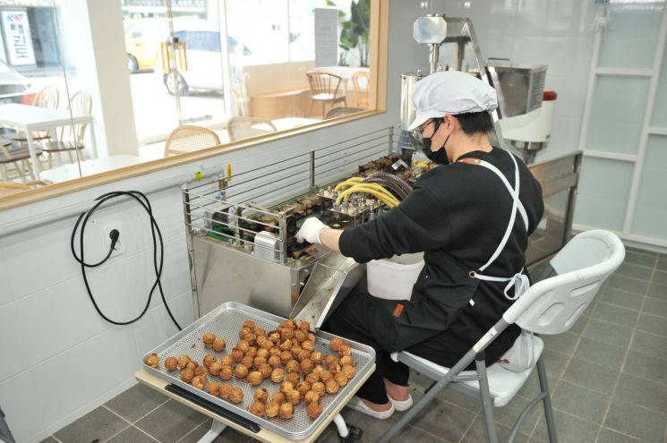 지난해 신규 창업한 울산시 울주군 우리동네 호두과자점. [사진=울주군]