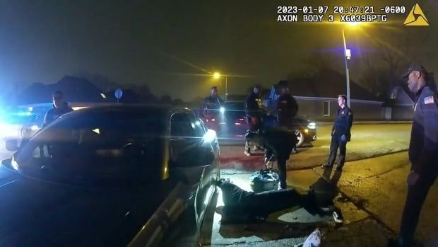 미 경찰이 공개한 흑인 청년 타이어 니컬스 진압 당시 보디캠 사진 [AP]