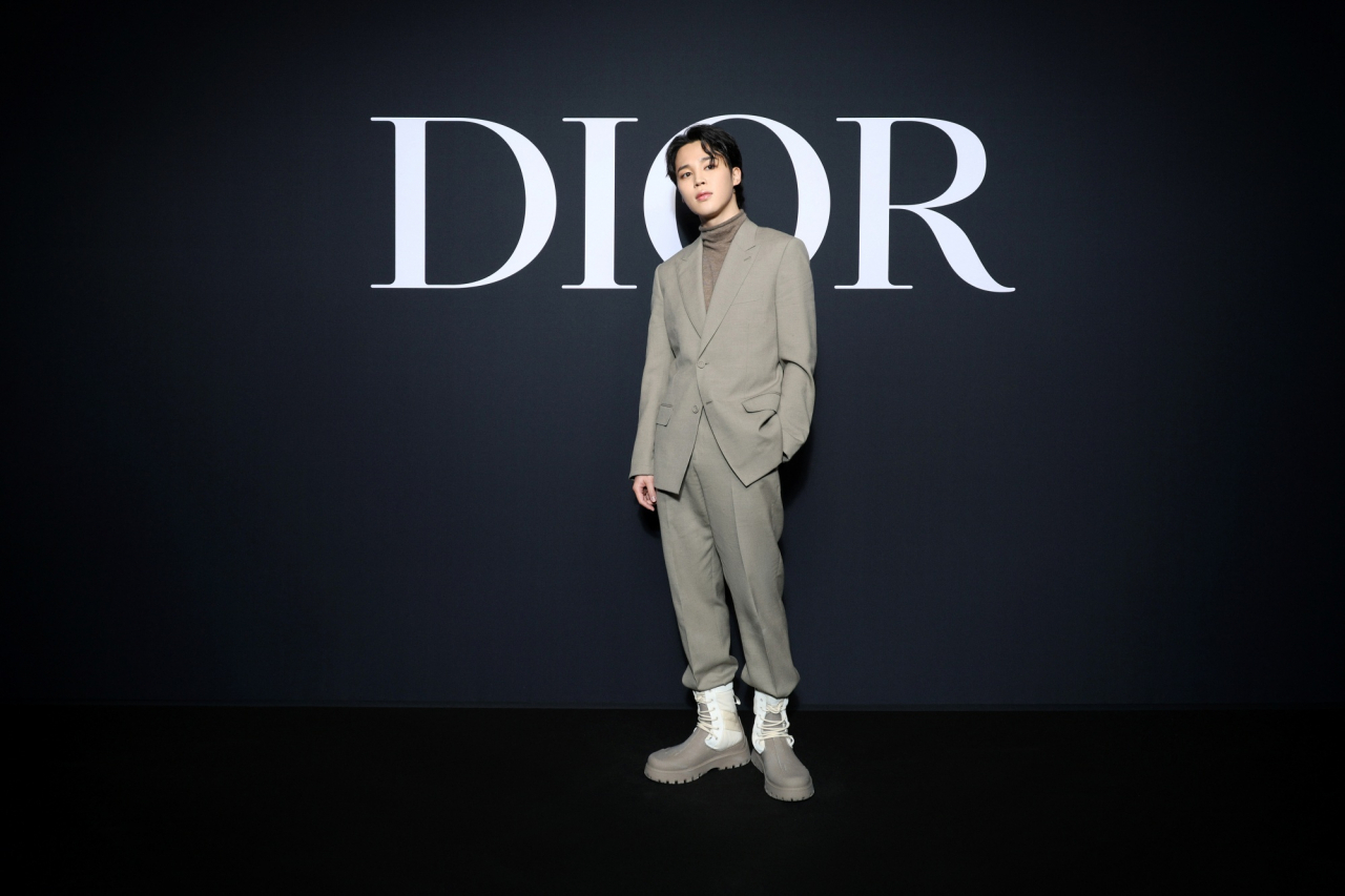 패션스타로도 활약하고 있는 지민의 파리 디올 컬렉션쇼 참석 모습
