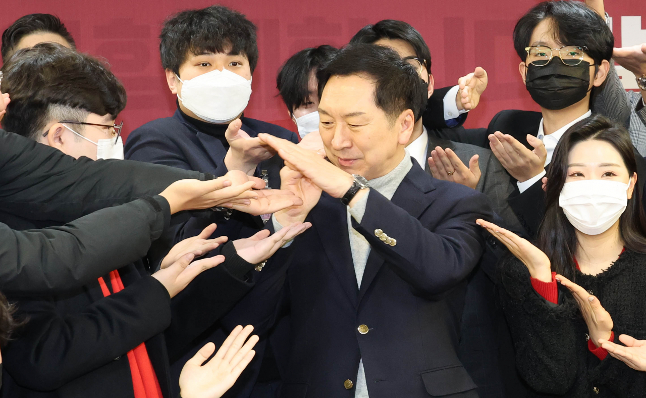 김기현 국민의힘 의원이 29일 국회 의원회관에서 열린 청년 Y.P.T 발대식에서 기념촬영을 하고 있다. [연합뉴스]