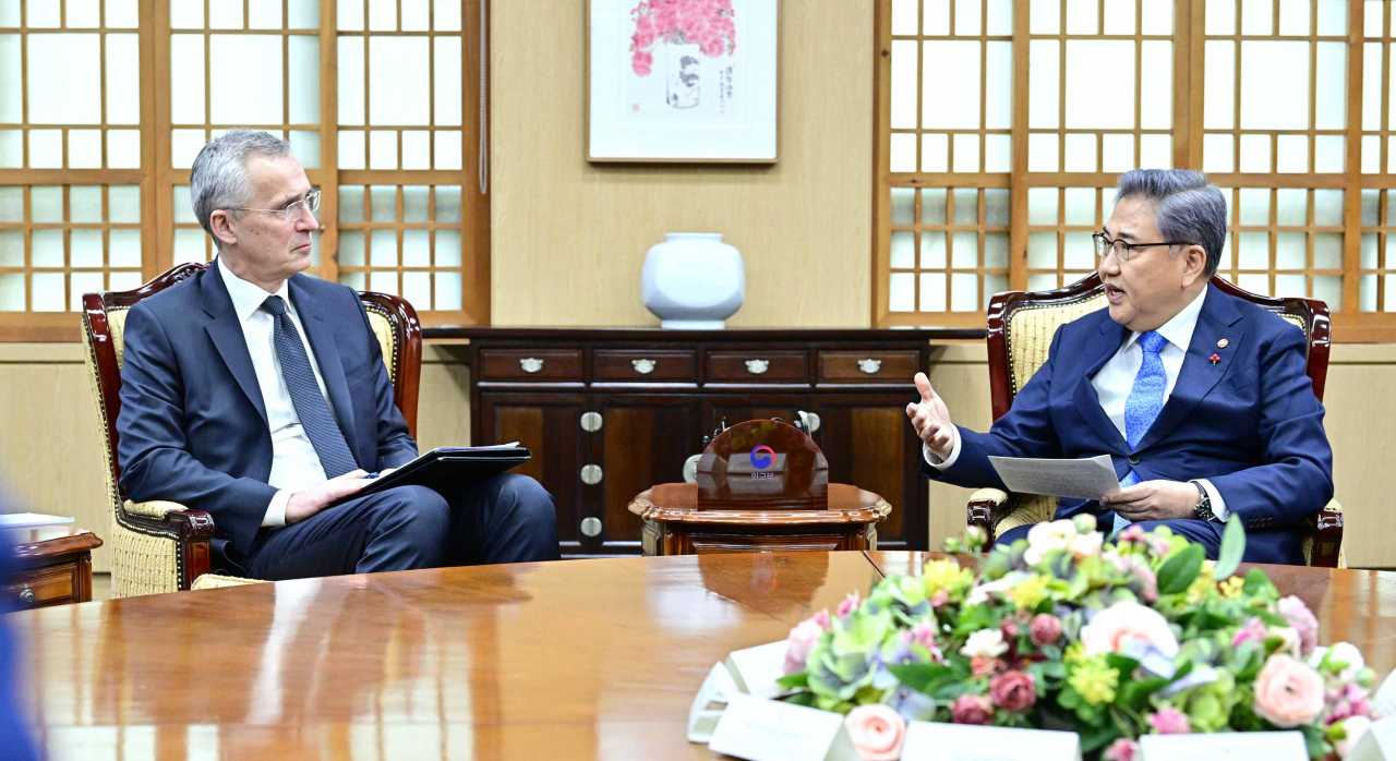 박진 외교부 장관은 29일 오후 서울 외교부 청사에서 방한 중인 옌스 스톨텐베르그 북대서양조약기구(NATO·나토) 사무총장을 면담했다. [외교부 제공]