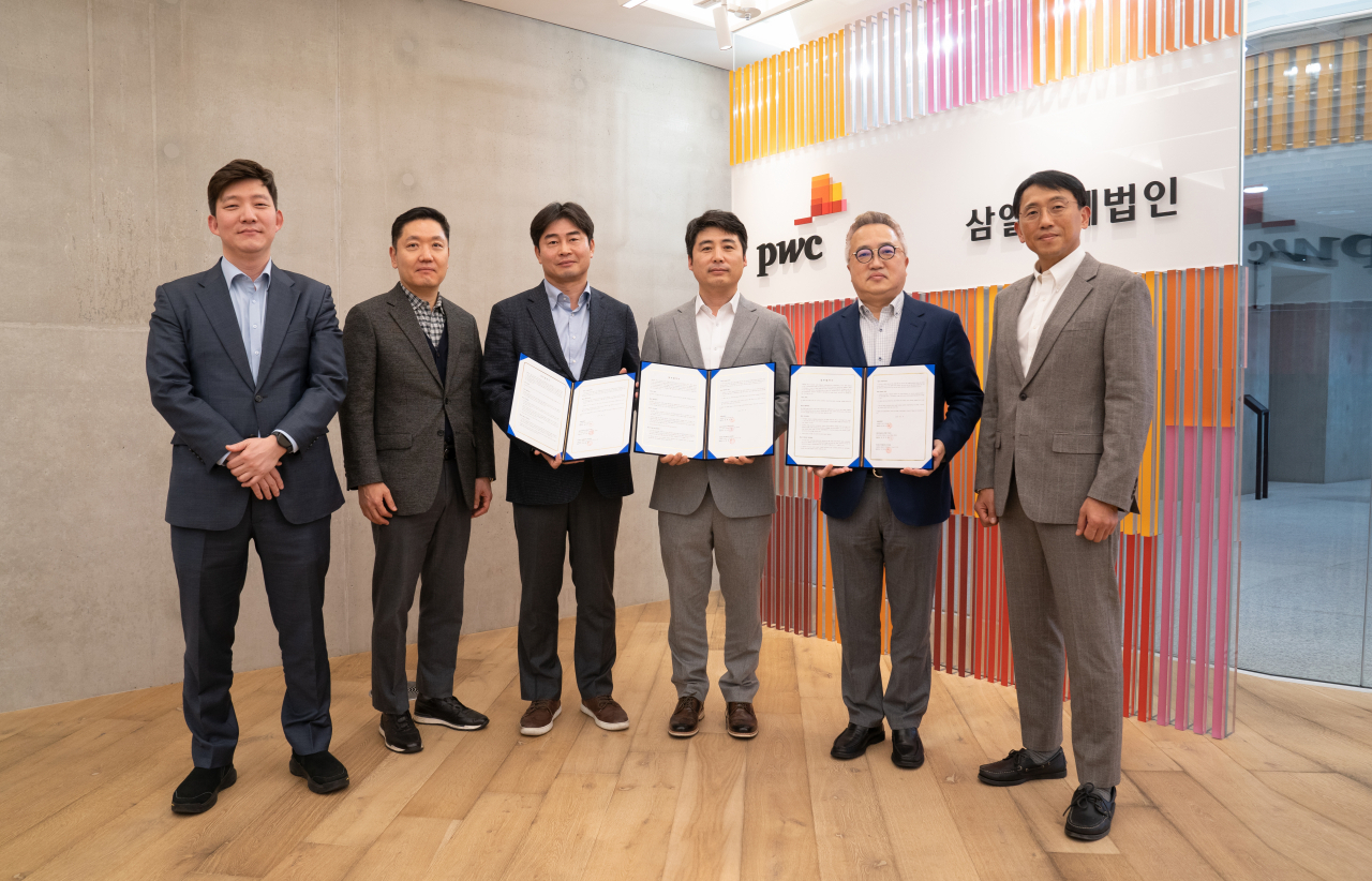 왼쪽부터 케이클라비스자산운용 김선민 상무, 센토피아 김성철 회장, 케이클라비스자산운용 이정훈 대표, 센토피아 이민주 상무, 삼일PwC 이상웅 파트너, 삼일PwC 이규대 BTS센터장. [삼일PwC 제공]