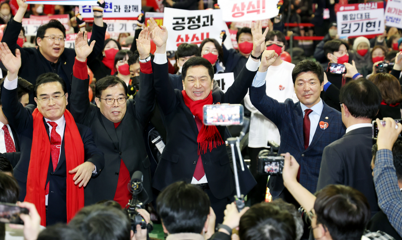 국민의힘 당권 주자 김기현 의원이 28일 오후 경기도 부천시 중동 부천체육관에서 열린 '이기는 김기현 캠프 수도권 통합 출정식'에서 당원들에게 지지를 호소하고 있다. [연합]