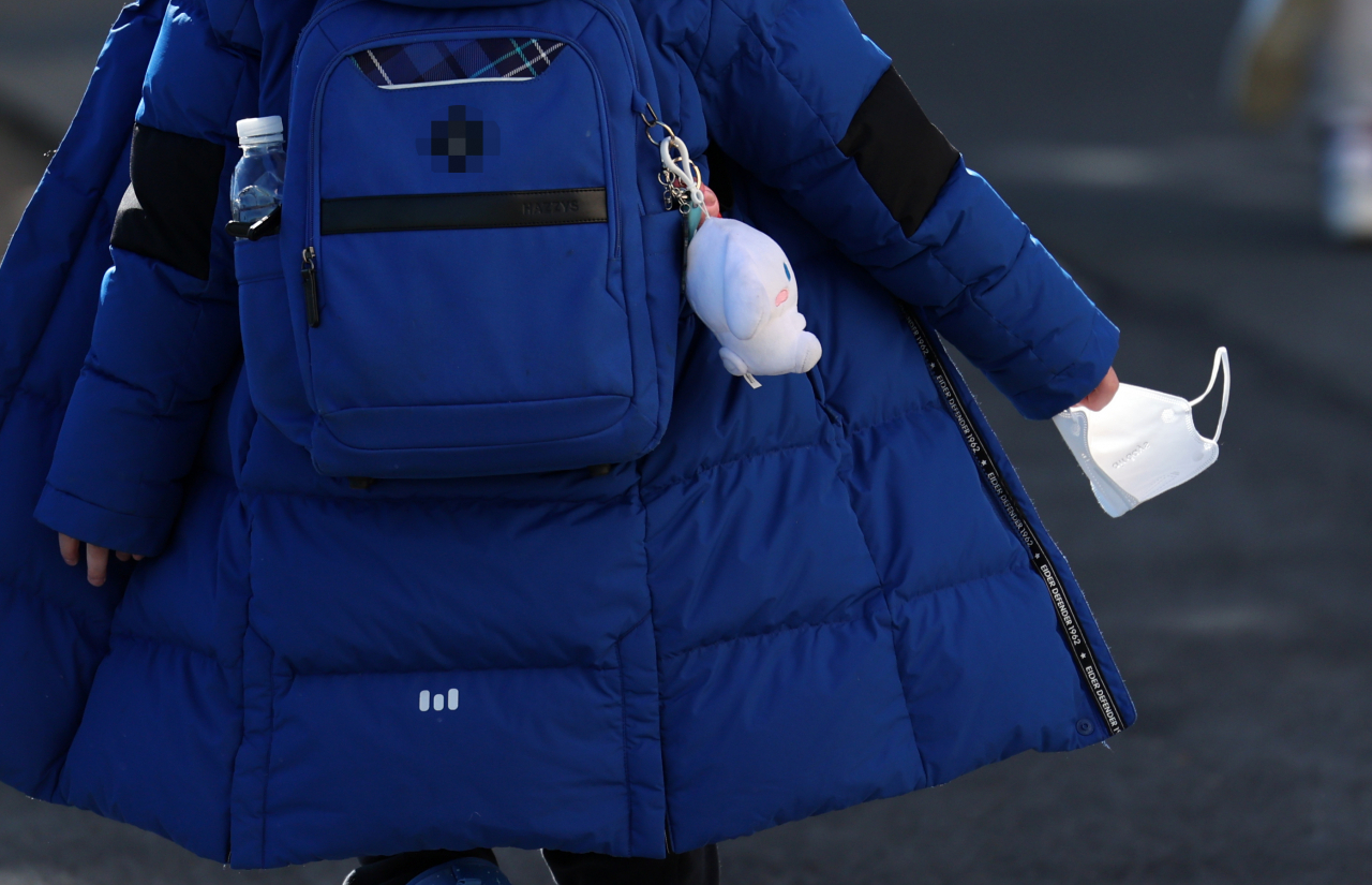 This photo taken on Wednesday shows a student holding a mask at a school in the southeastern port city of Busan. (Yonhap)