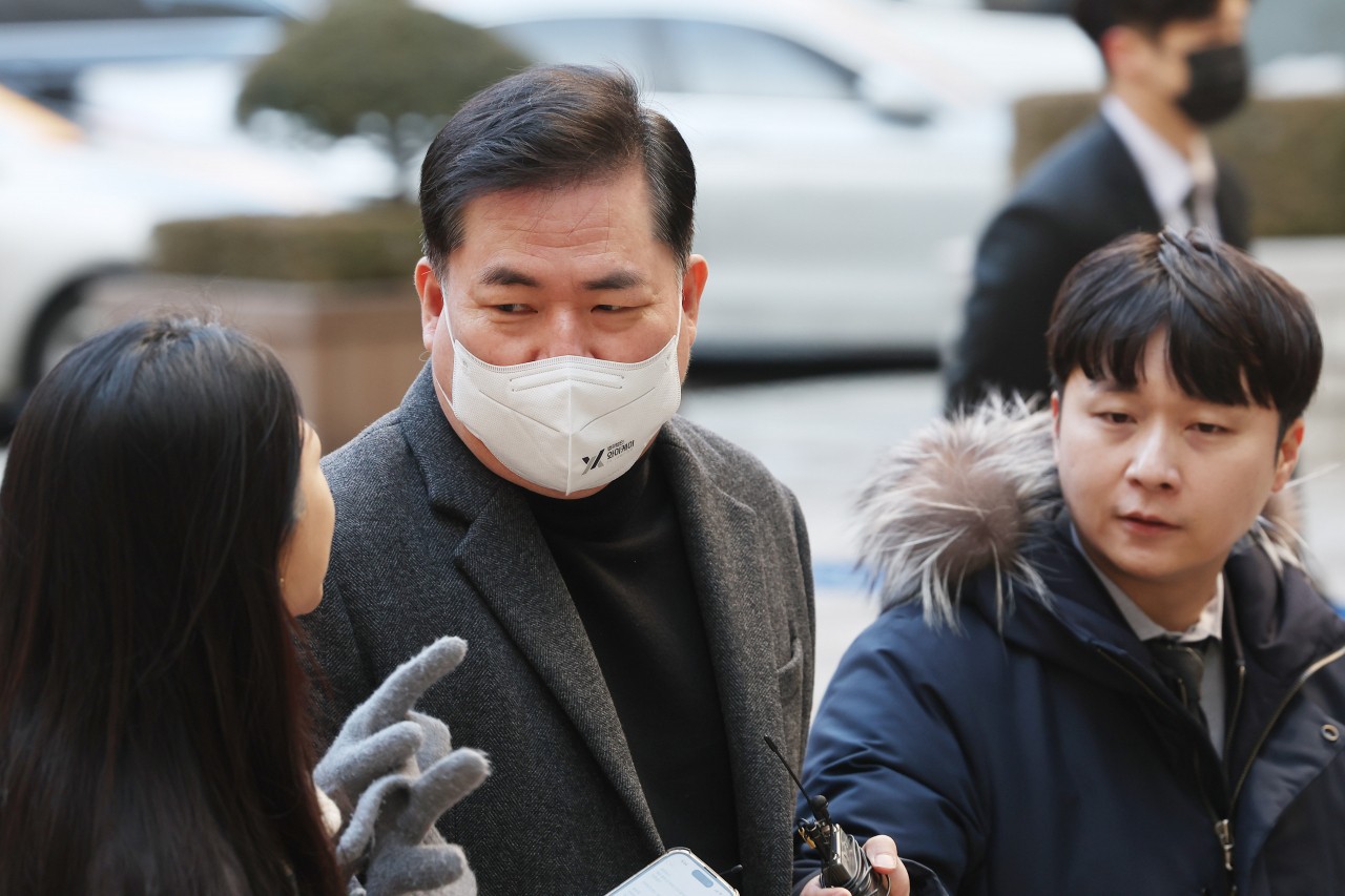 유동규 전 성남도시개발공사 기획본부장이 서초구 서울중앙지법에서 열린 대장동 개발 사업 로비·특혜 의혹 관련 1심 속행 공판에 출석하고 있다. [연합]
