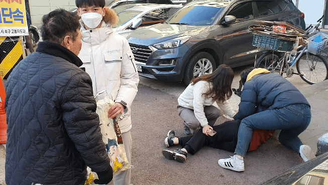 폐지수거를 놓고 70대 고령자들이 선혈이 낭자하는 주먹다툼을 벌였다. 사건은 경찰이 출동된 후에야 진정됐다. 서인주 기자