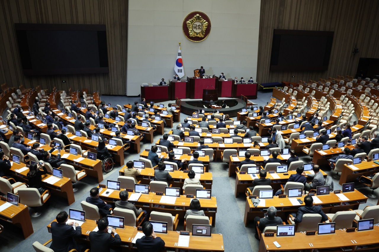 30일 오전 국회에서 열린 본회의에서 양곡관리법 개정안 부의의 건이 여당의 퇴장 속에 통과되고 있다. [연합]