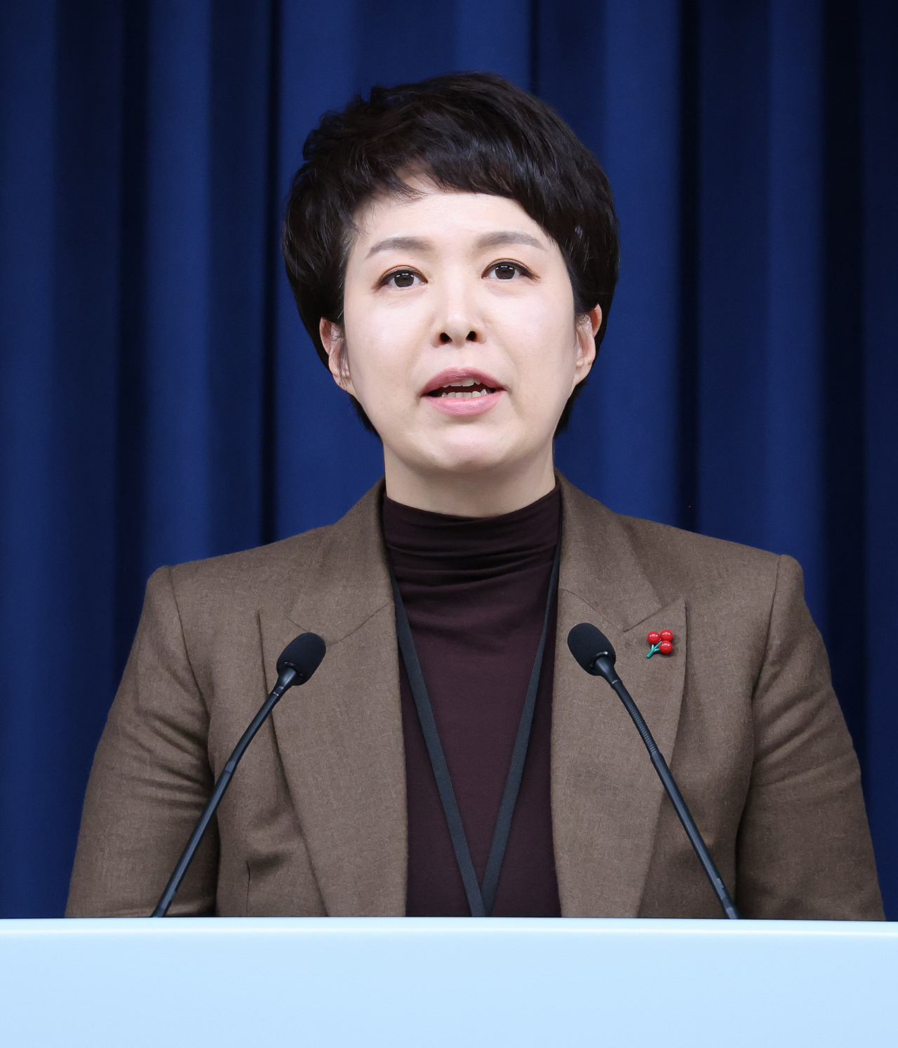김은혜 대통령실 홍보수석이 30일 서울 용산 대통령실 청사에서 윤석열 대통령이 '난방비 지원' 1000억원 예비비 지출안건을 재가했다고 밝히고 있다. [연합]