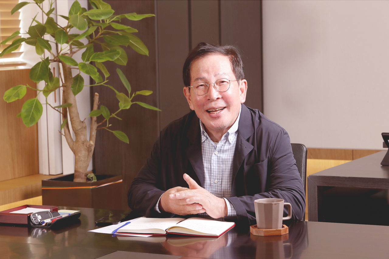 권원강 교촌에프앤비 회장. [교촌에프앤비 제공]