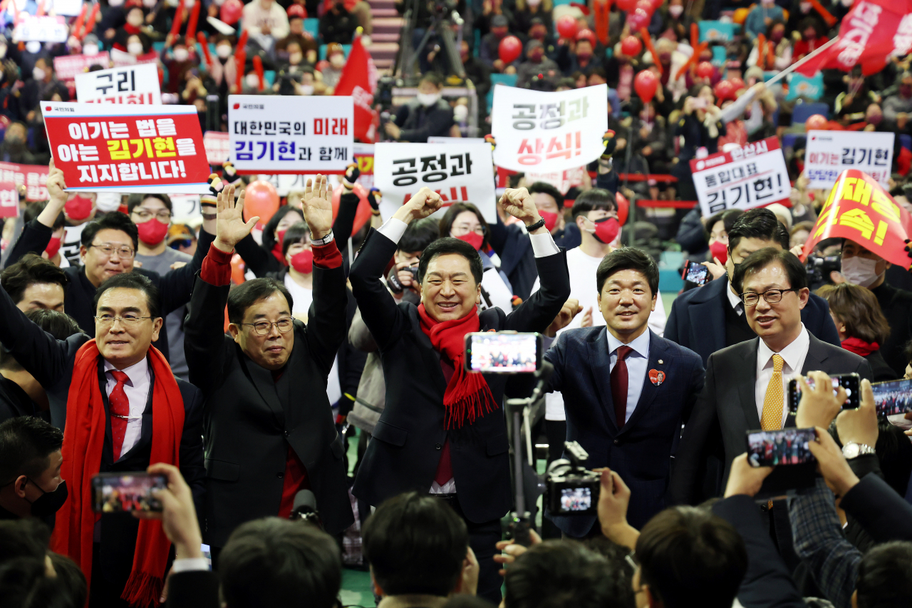 국민의힘 당권 주자 김기현 의원이 28일 오후 경기도 부천시 중동 부천체육관에서 열린 '이기는 김기현 캠프 수도권 통합 출정식'에서 당원들에게 지지를 호소하고 있다. [연합]