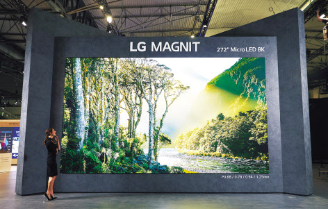 LG전자의 8K 해상도 272형 마이크로 LED 사이니지 ‘LG 매그니트’. [LG전자 제공]