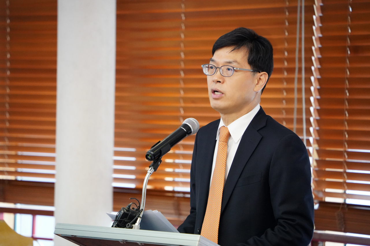 안철경 보험연구원장이 31일 서울 여의도동 중식당에서 열린 기자간담회에서 2023년 연구 계획을 밝히고 있다. [보험연구원 제공]