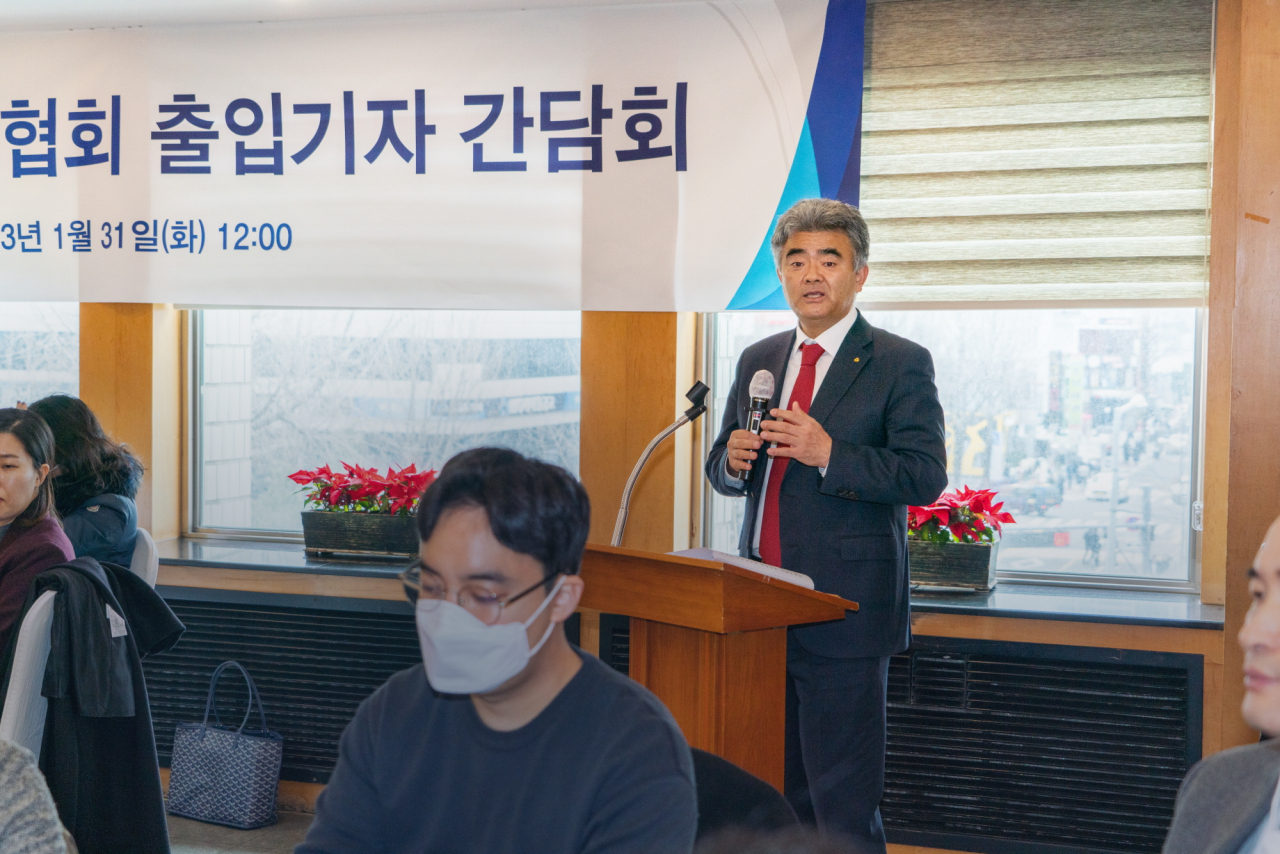 정원주 대한주택건설협회 회장이 간담회에서 발언하고 있다.