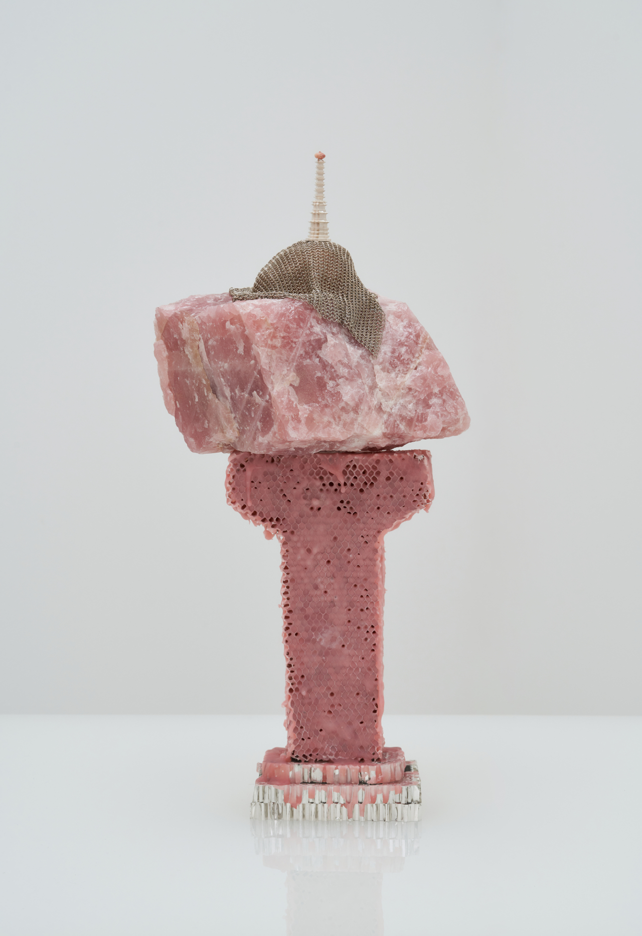 "Cliff" by Lee Dong-wook at Arario Gallery in Seoul (courtesy of the gallery)