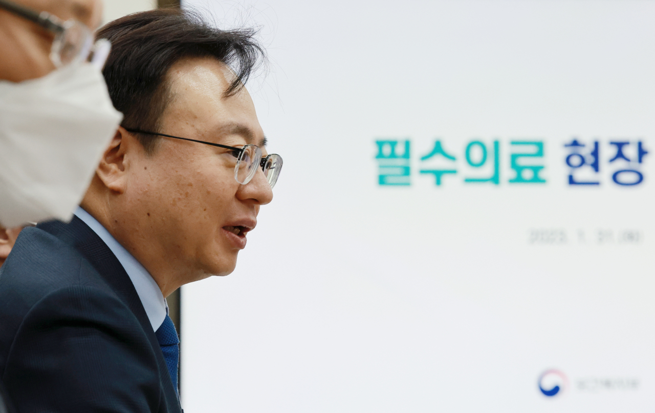 조규홍 보건복지부 장관이 31일 오후 서울 종로구 서울대 어린이병원 회의실에서 필수의료 지원대책 현장간담회에 참석해 발언하고 있다. [연합]