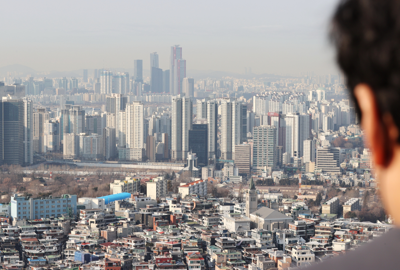 지난 31일 서울 남산에서 바라본 아파트 단지의 모습. [연합]