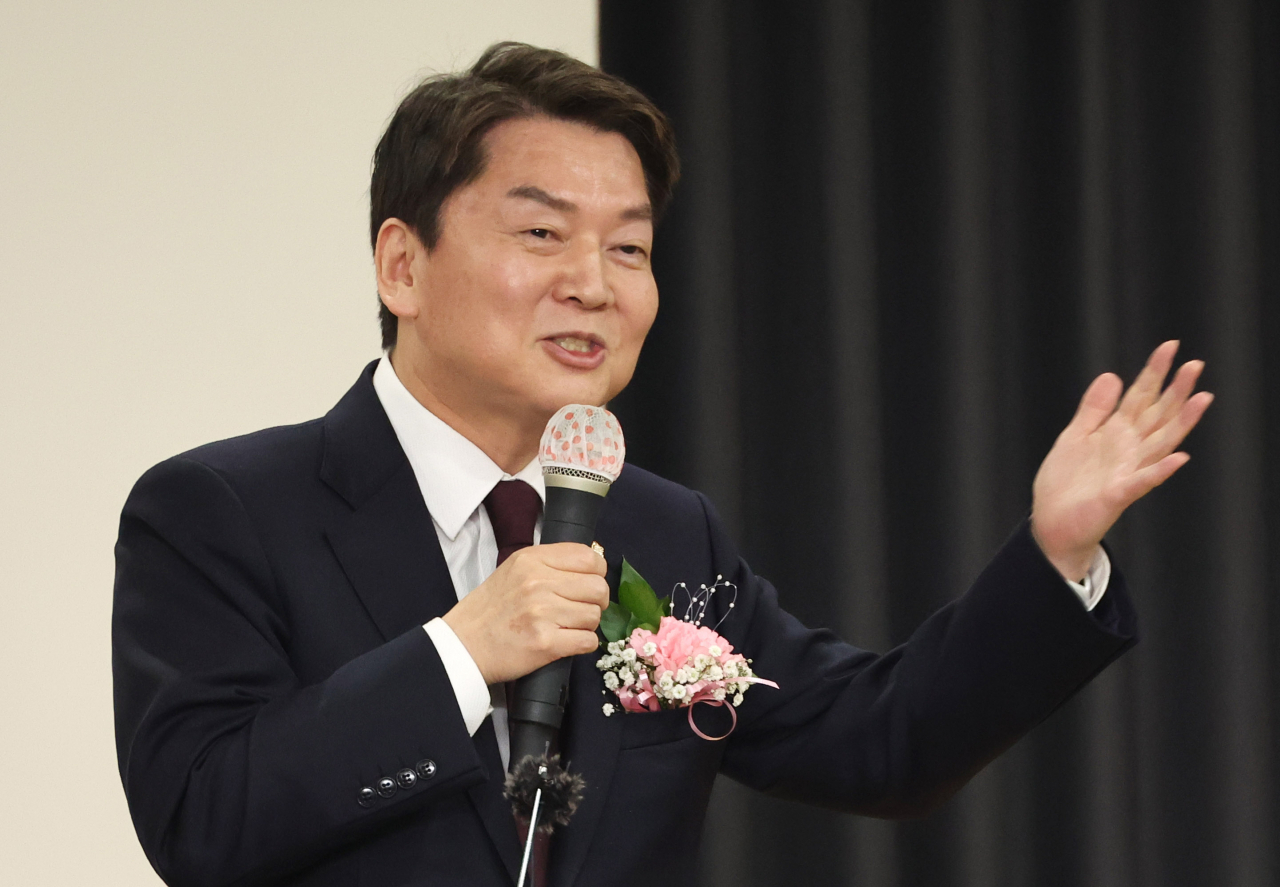 국민의힘 당권주자인 안철수 의원이 31일 오후 서울 강북문화예술회관에서 열린 강북구 당협 신년인사회에서 축사하고 있다. [연합]