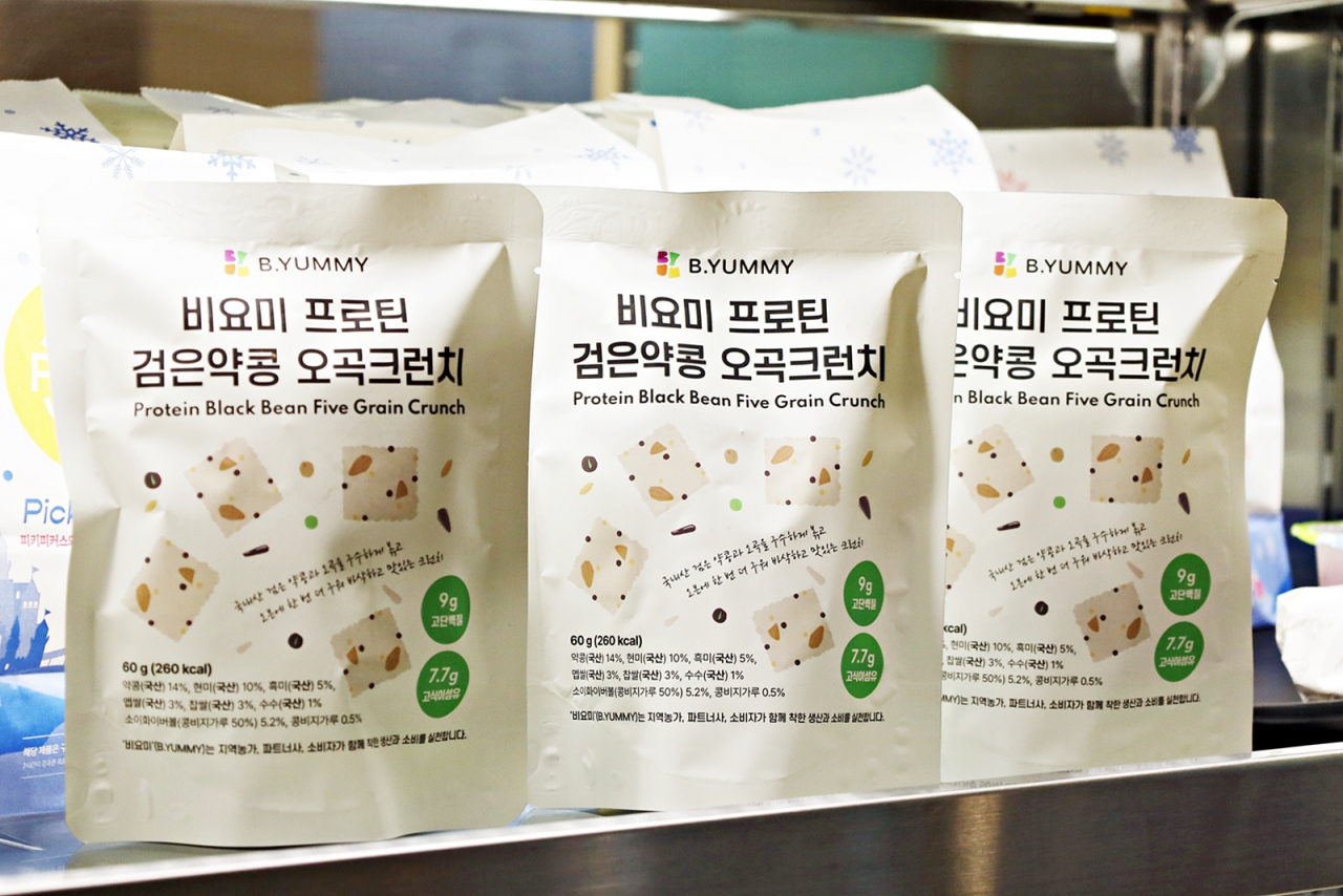 두부 비지를 활용한 '비요미 프로틴 검은약콩 오곡크런치'. [삼성웰스토리 제공]