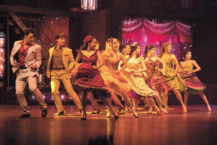 1957년 브로드웨이에서 초연된 ‘웨스트 사이드 스토리’는 레너드 번스타인(작곡), 스티븐 손드하임(작사), 뉴욕시립발레단 예술감독 제롬 로빈스(안무), 아서 로렌츠(극작) 등 이른바 ‘어벤저스’가 뭉친 작품이다. [쇼노트 제공]