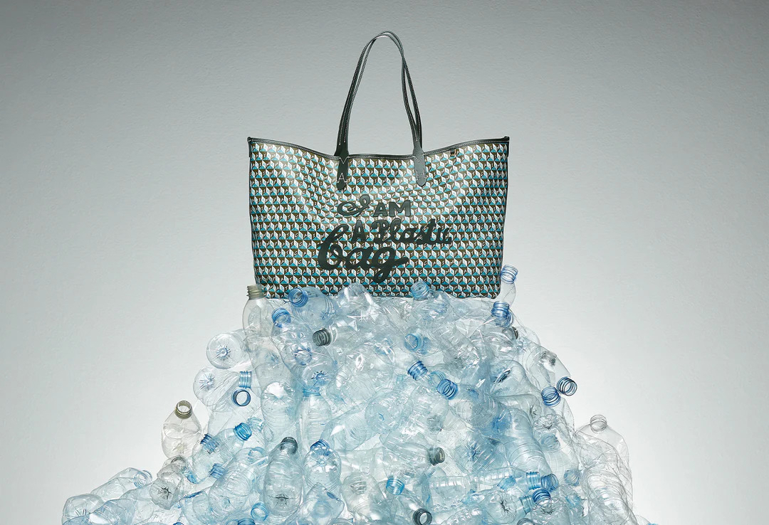 자원순환을 고민하며 탄생한 안야힌드마치의 ‘나는 비닐가방이다(I Am A Plastic Bag)’ 프로젝트. [안야힌드마치 홈페이지]