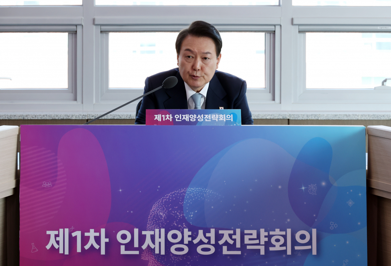 윤석열 대통령이 1일 경상북도 구미시 금오공과대학교에서 열린 제1차 인재양성전략회의에 참석, 발언하고 있다. [연합]