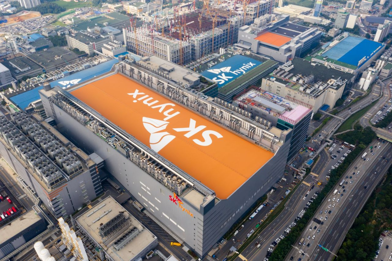 The SK hynix logo is displayed atop the company's semiconductor plant in this aerial photograph taken above Icheon, Gyeonggi Province, on July 22, 2019. (Bloomberg-Yonhap)