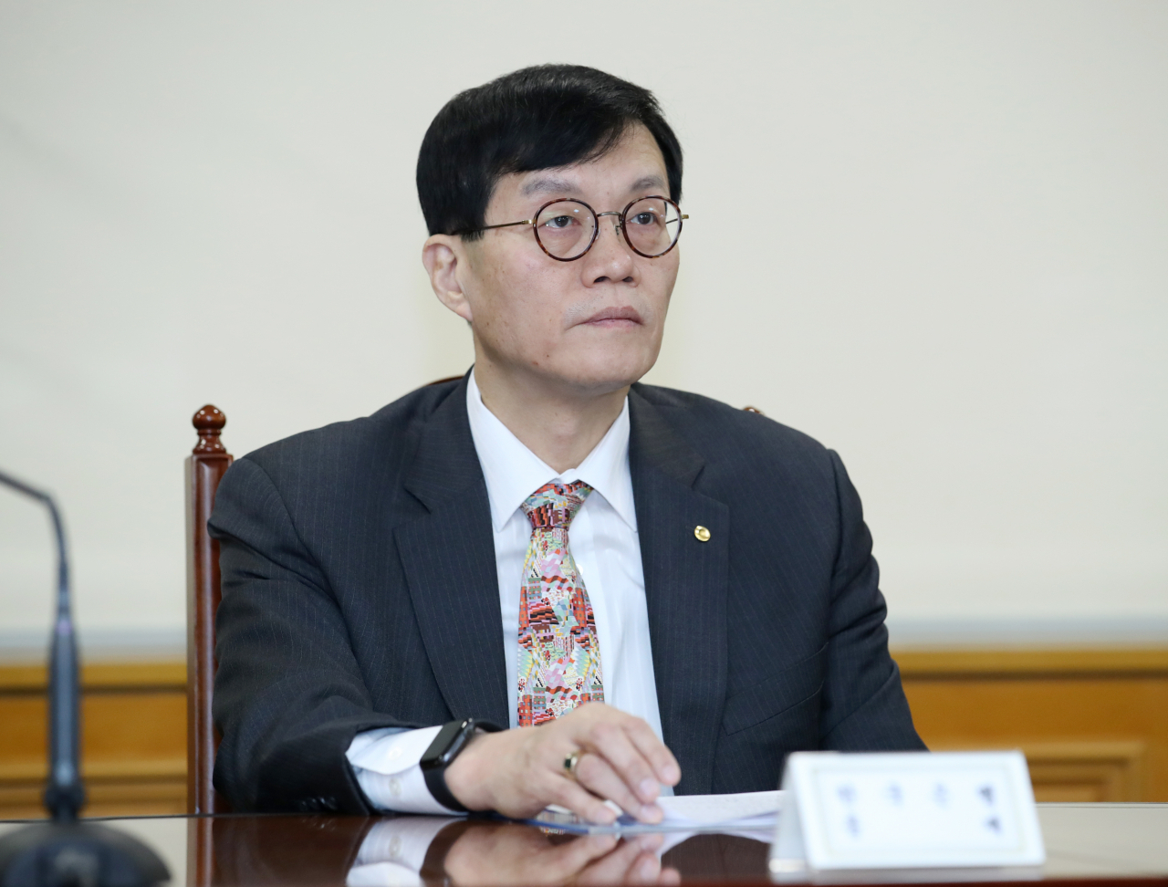 이창용 한국은행 총재가 2일 서울 중구 은행회관에서 열린 비상거시경제금융회의에 참석하고 있다. [사진=한국은행]