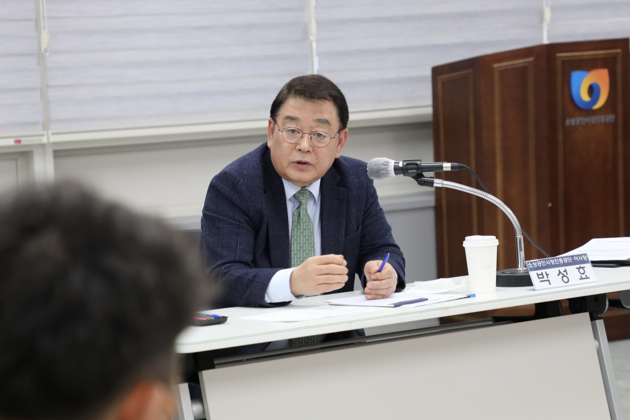 박성효 소상공인시장진흥공단 이사장이 지난달 26일 열린 스마트상점 사업 간담회를 진행하고 있다. [소진공 제공]