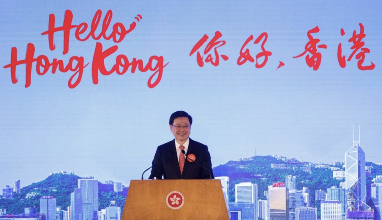 존 리 홍콩 행정장관이 2일 홍콩 컨벤션센터에서 관광객 유치 행사 '헬로 홍콩' 캠페인의 시작을 알렸다. [연합/로이터]