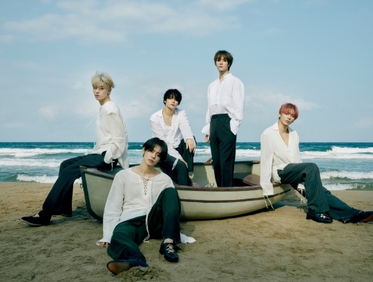 K-POP・アジア TXT 2nd photo book K-POP・アジア TXT 2nd photo book TOMORROW X TOGETHER (@txt_bighit