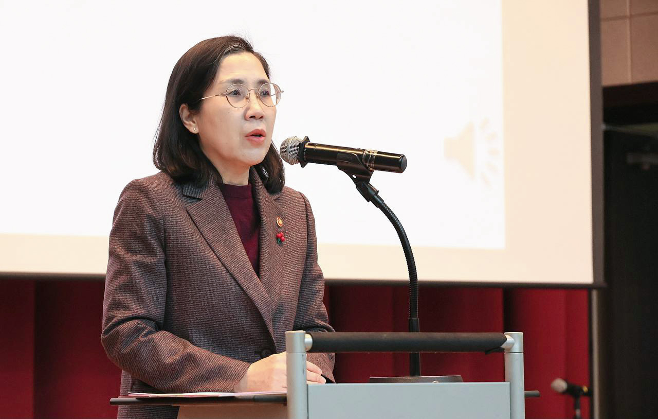 김현숙 여성가족부 장관이 지난달 30일 서울 강서구 국제청소년센터에서 열린 '2023 청소년계 신년인사회'에서 인사말을 하고 있다. [연합]