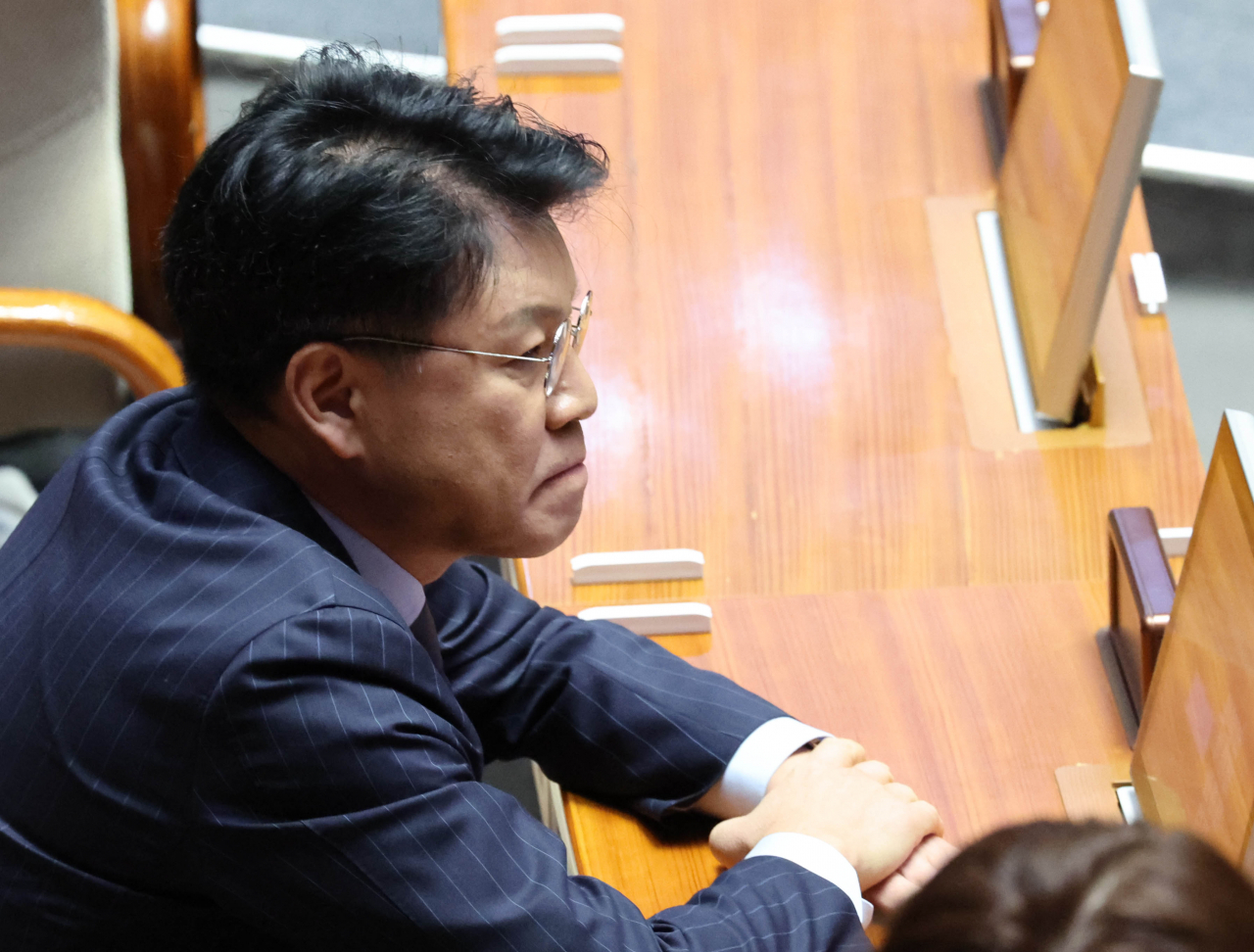 장제원 국민의힘 의원이 2일 오후 국회에서 열린 제403회 국회(임시회) 제1차 본회의에서 자리에 앉아 있다. [연합]